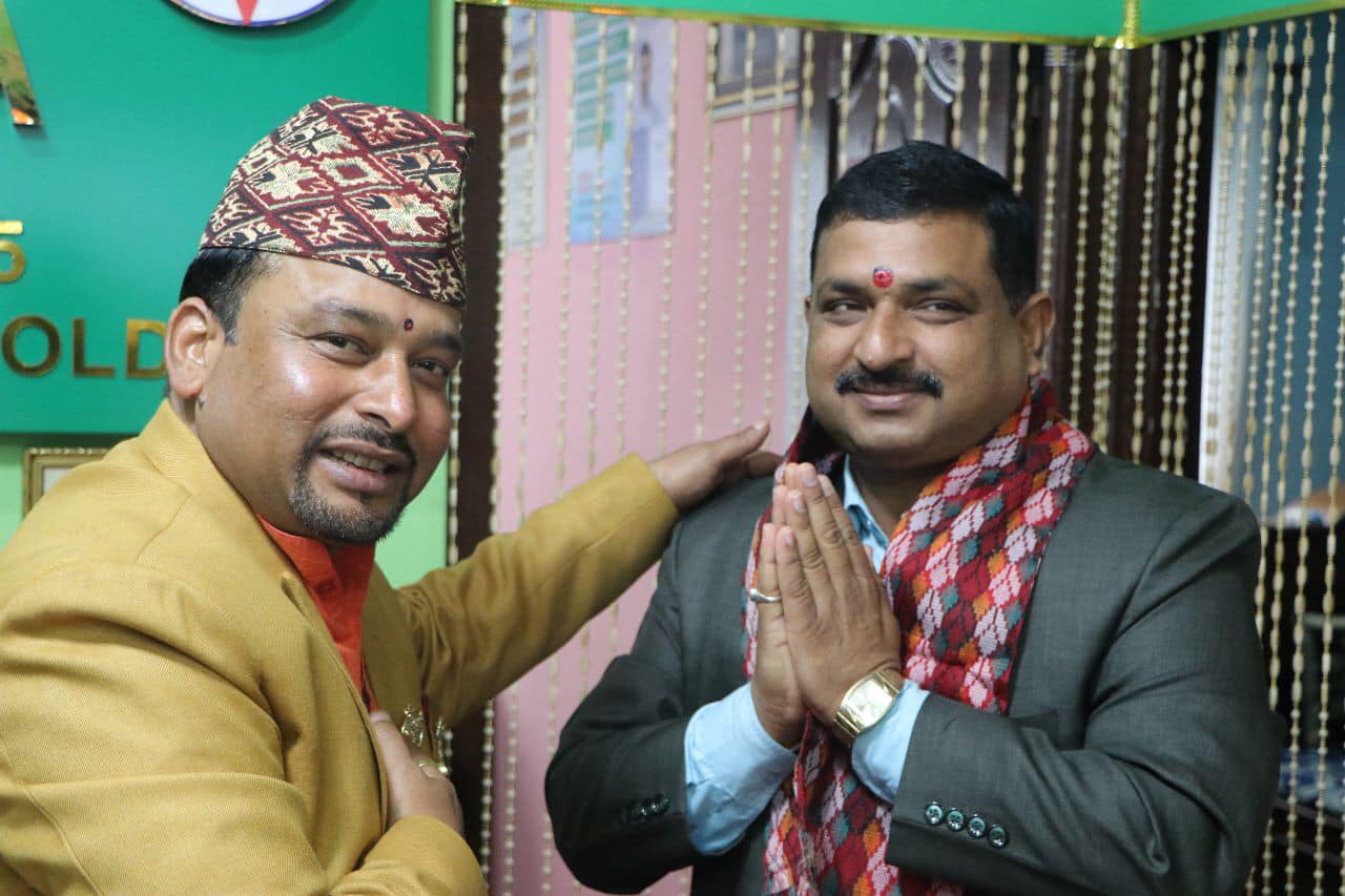A Prestigious Encounter: Dr. Kailash Prasad Shah and Formal Minister Mahesh Prasad Yadav